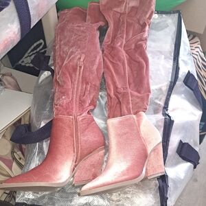 Velvet feel Knee-High Boots in Pink